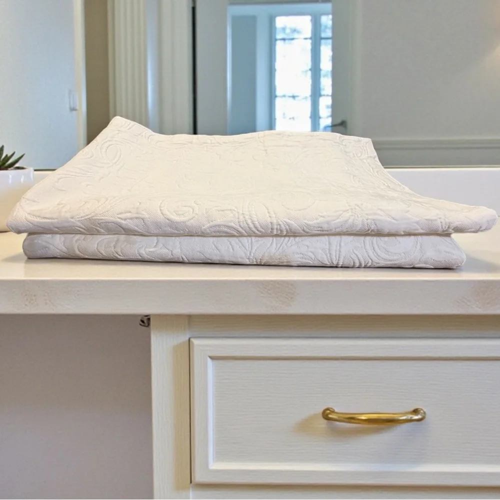 FRONTGATE 2 Matelasse White KING Pillow Shams